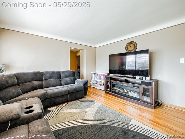 8634 Allen Road, Allen Park, MI 48101