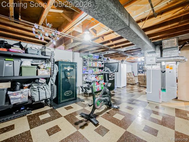 8634 Allen Road, Allen Park, MI 48101