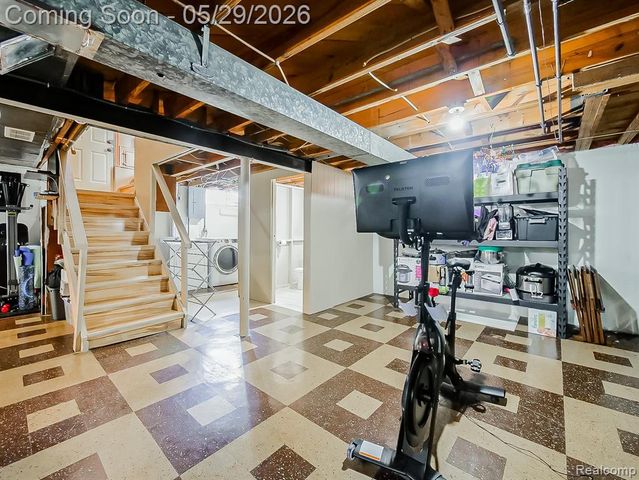 8634 Allen Road, Allen Park, MI 48101
