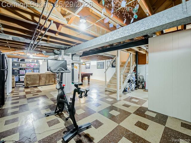 8634 Allen Road, Allen Park, MI 48101
