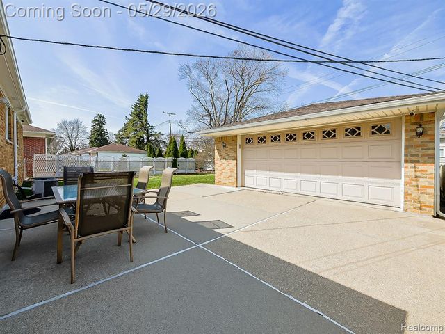 8634 Allen Road, Allen Park, MI 48101