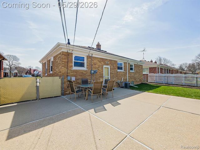8634 Allen Road, Allen Park, MI 48101