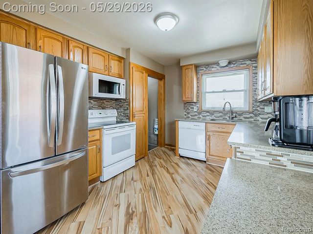 8634 Allen Road, Allen Park, MI 48101