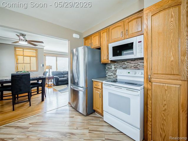 8634 Allen Road, Allen Park, MI 48101
