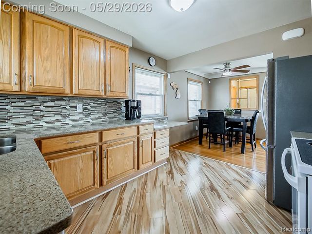 8634 Allen Road, Allen Park, MI 48101