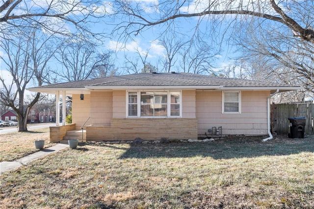 401 N RANDOLPH Street, Pleasant Hill, MO 64080
