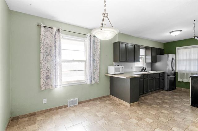 401 N RANDOLPH Street, Pleasant Hill, MO 64080