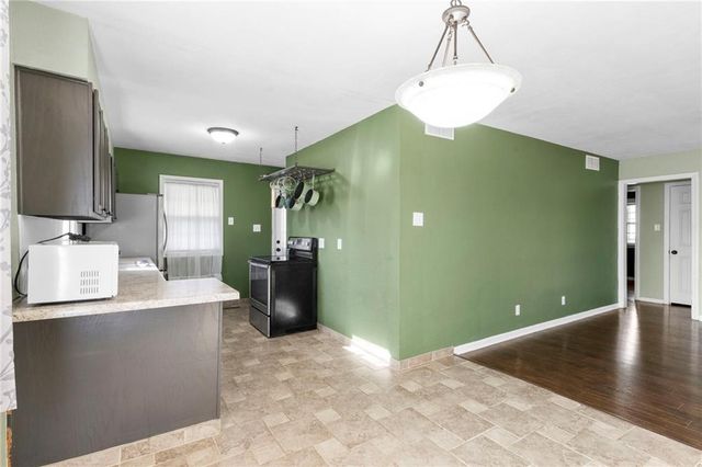 401 N RANDOLPH Street, Pleasant Hill, MO 64080