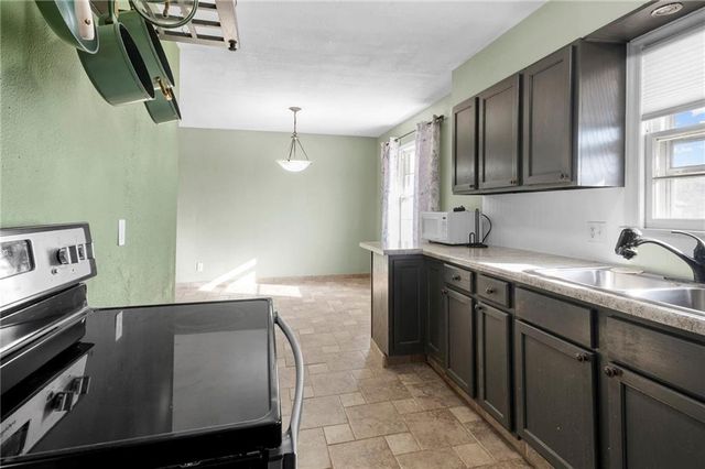 401 N RANDOLPH Street, Pleasant Hill, MO 64080