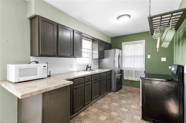 401 N RANDOLPH Street, Pleasant Hill, MO 64080