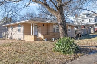 401 N RANDOLPH Street, Pleasant Hill, MO 64080