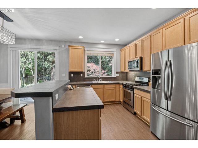 3441 Se PINEWOOD Ave, Hillsboro, OR 97123