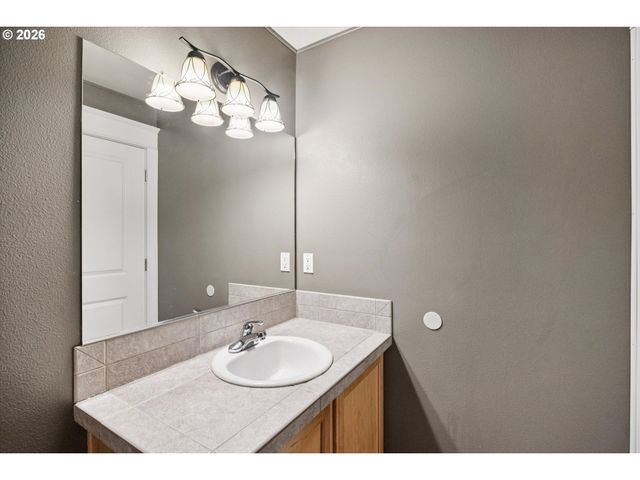 3441 Se PINEWOOD Ave, Hillsboro, OR 97123