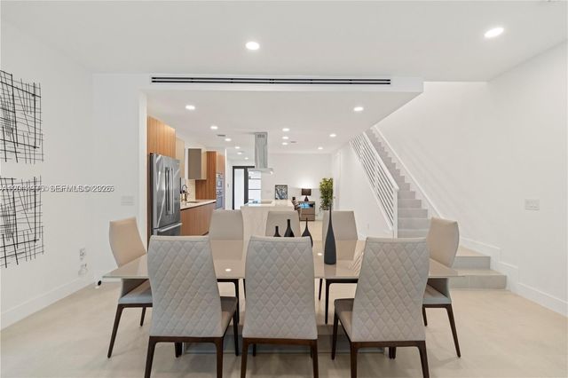 909 NE 16th Avenue, Fort Lauderdale, FL 33304