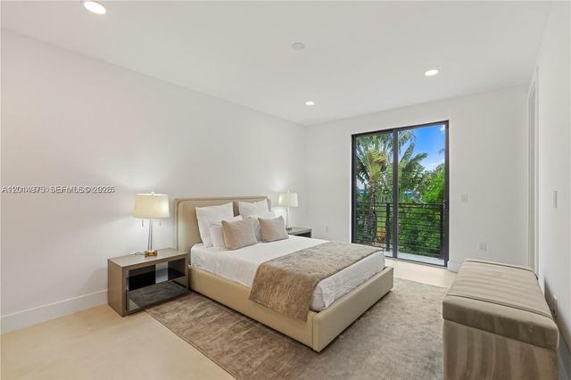 909 NE 16th Avenue, Fort Lauderdale, FL 33304