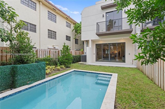 909 NE 16th Avenue, Fort Lauderdale, FL 33304