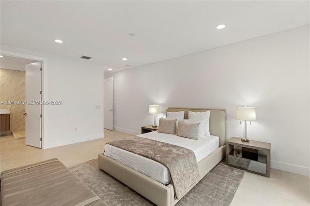 909 NE 16th Avenue, Fort Lauderdale, FL 33304