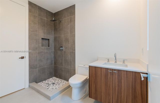 909 NE 16th Avenue, Fort Lauderdale, FL 33304