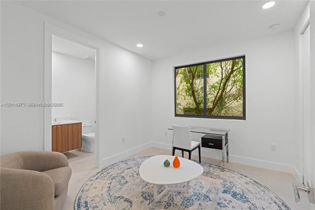 909 NE 16th Avenue, Fort Lauderdale, FL 33304