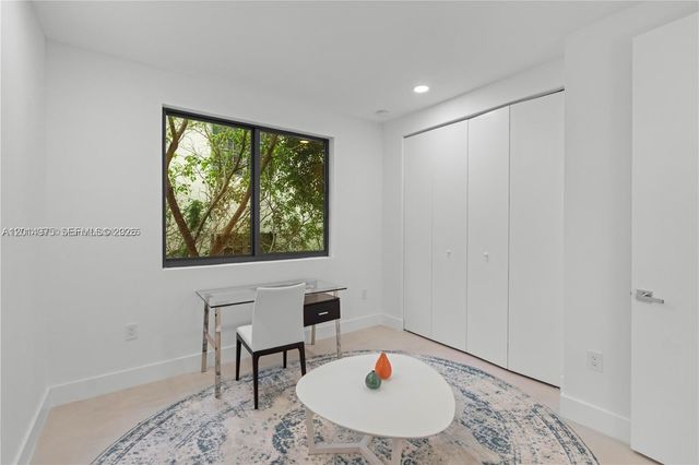 909 NE 16th Avenue, Fort Lauderdale, FL 33304