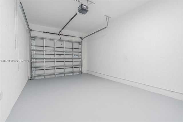 909 NE 16th Avenue, Fort Lauderdale, FL 33304