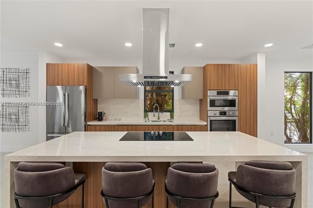 909 NE 16th Avenue, Fort Lauderdale, FL 33304