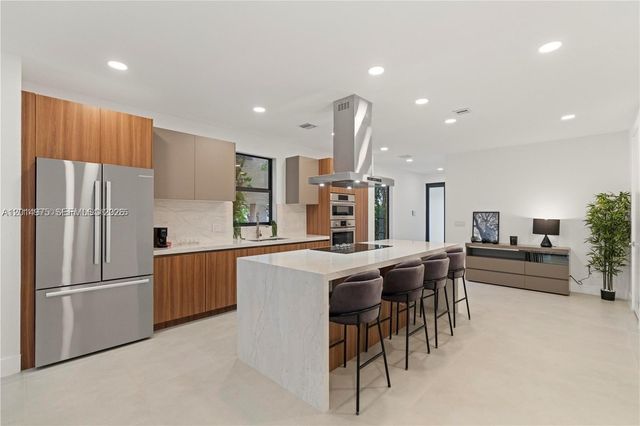 909 NE 16th Avenue, Fort Lauderdale, FL 33304
