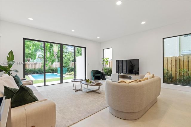 909 NE 16th Avenue, Fort Lauderdale, FL 33304
