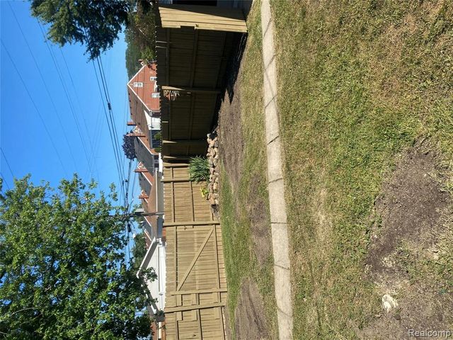 13631 Rosedale Street, Southgate, MI 48195