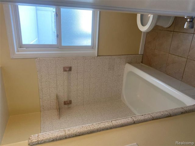 13631 Rosedale Street, Southgate, MI 48195