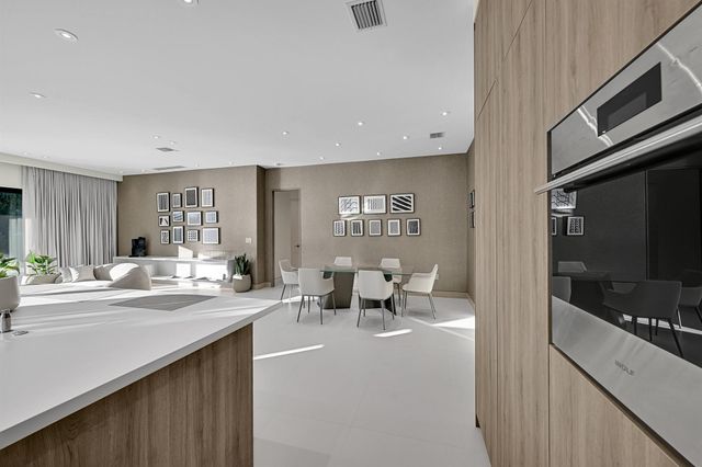 8538 Apple Falls Lane, Boca Raton, FL 33496