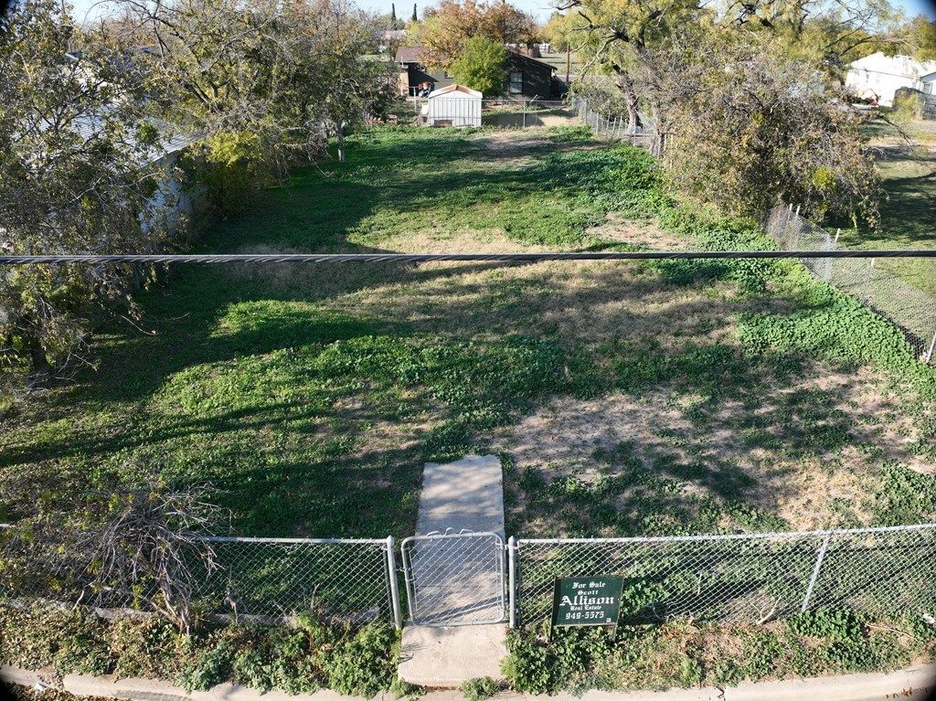 Image 2 of property listing at 76 E E 20th St # 3, San Angelo, TX 76904
