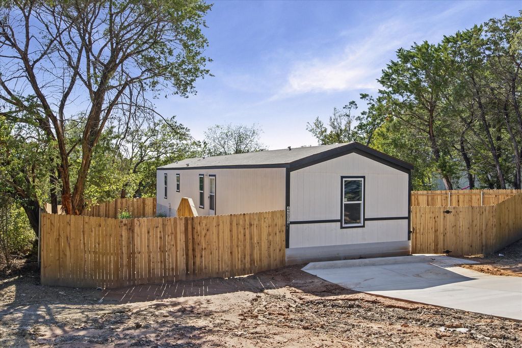 4206 Cortez Court, Granbury, TX 76048 — exterior