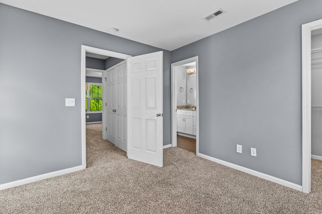 919 Woody Hills Dr, Clarksville, TN 37040