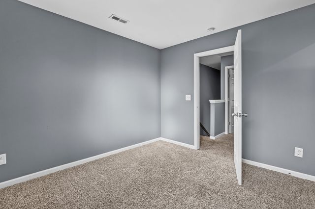 919 Woody Hills Dr, Clarksville, TN 37040