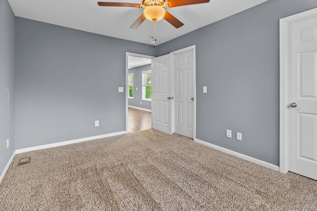 919 Woody Hills Dr, Clarksville, TN 37040