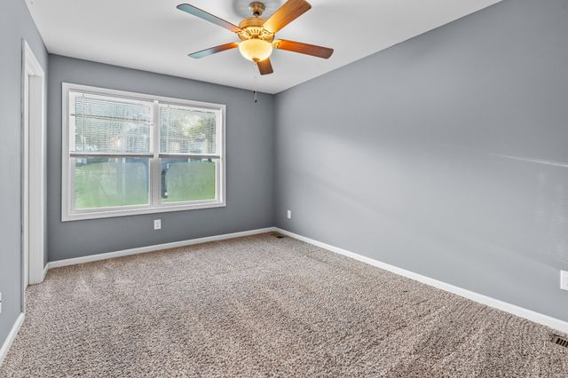 919 Woody Hills Dr, Clarksville, TN 37040