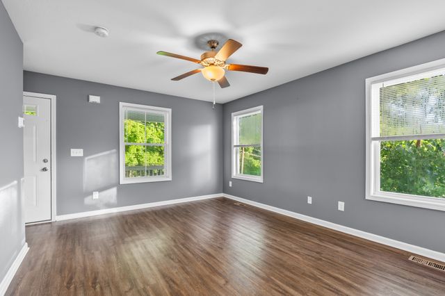 919 Woody Hills Dr, Clarksville, TN 37040