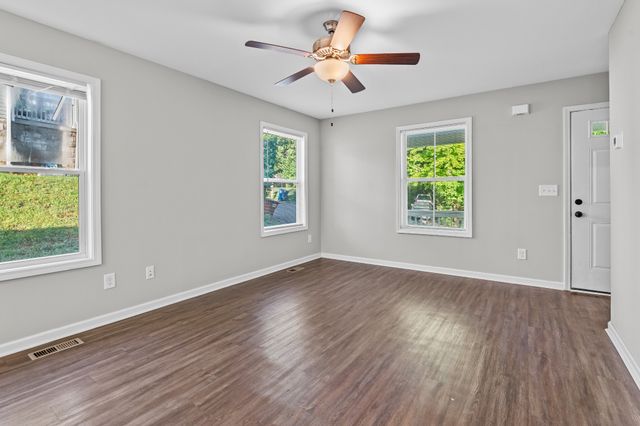 919 Woody Hills Dr, Clarksville, TN 37040