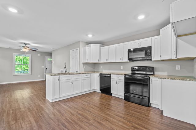 919 Woody Hills Dr, Clarksville, TN 37040