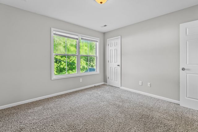 919 Woody Hills Dr, Clarksville, TN 37040