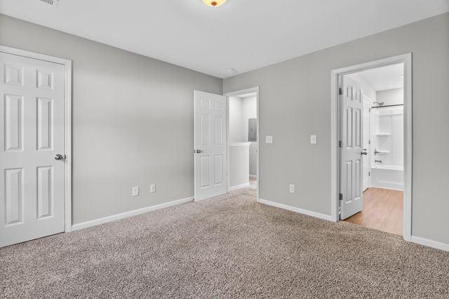 919 Woody Hills Dr, Clarksville, TN 37040