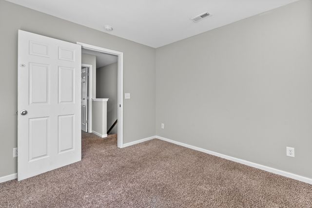 919 Woody Hills Dr, Clarksville, TN 37040