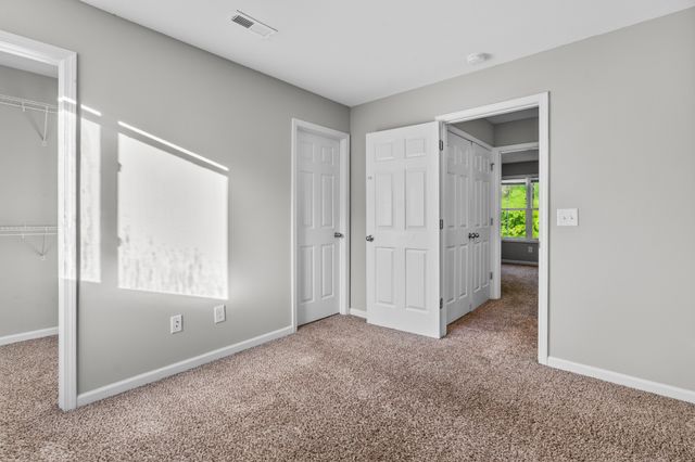 919 Woody Hills Dr, Clarksville, TN 37040