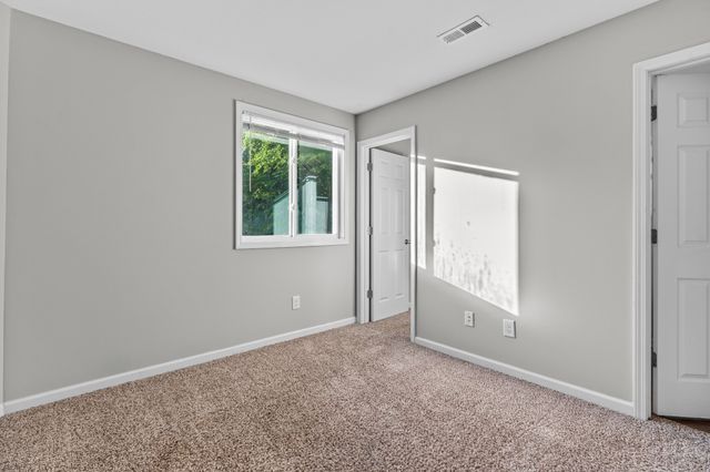 919 Woody Hills Dr, Clarksville, TN 37040