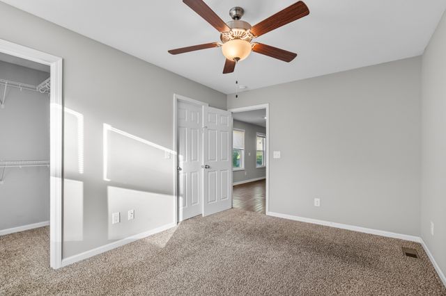 919 Woody Hills Dr, Clarksville, TN 37040