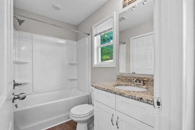 919 Woody Hills Dr, Clarksville, TN 37040