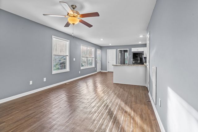 919 Woody Hills Dr, Clarksville, TN 37040