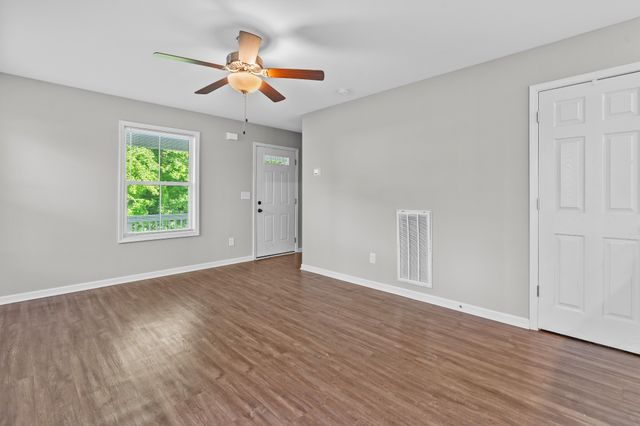 919 Woody Hills Dr, Clarksville, TN 37040