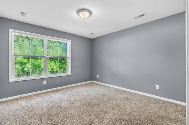 919 Woody Hills Dr, Clarksville, TN 37040